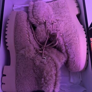 Chanel Coco neige sherling ankle boots. sz 42